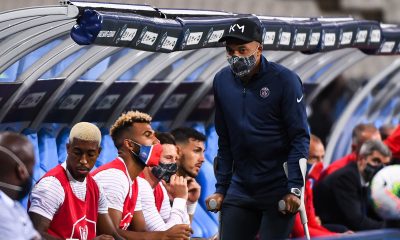 PSG/Saint-Etienne - Kylian Mbappé est revenu sur le banc avec des béquilles