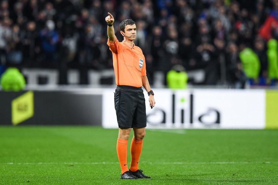 Lens/PSG - L'arbitre de la rencontre a désigné, beaucoup de jaunes et de penaltys