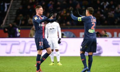 Thiago Silva souhaite un bon anniversaire à Draxler en cachant Meunier