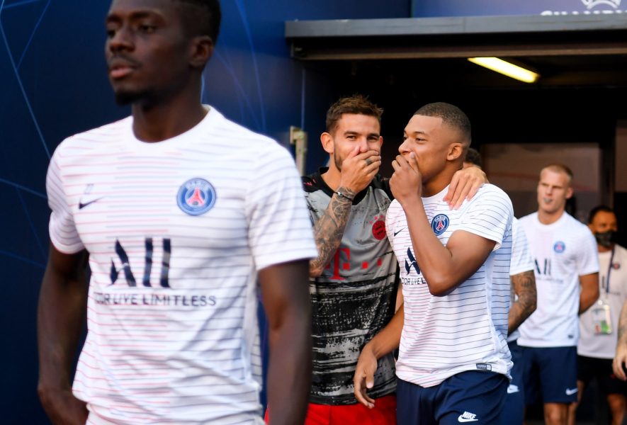 Hernandez assure ne pas avoir "parlé sérieusement" du PSG avec Mbappé