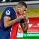 Mbappé embrasse maillot PSG