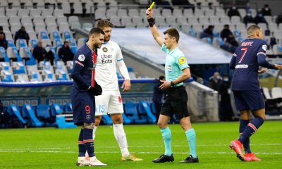 Roustan révolté par l'arbitrage lors du Classico