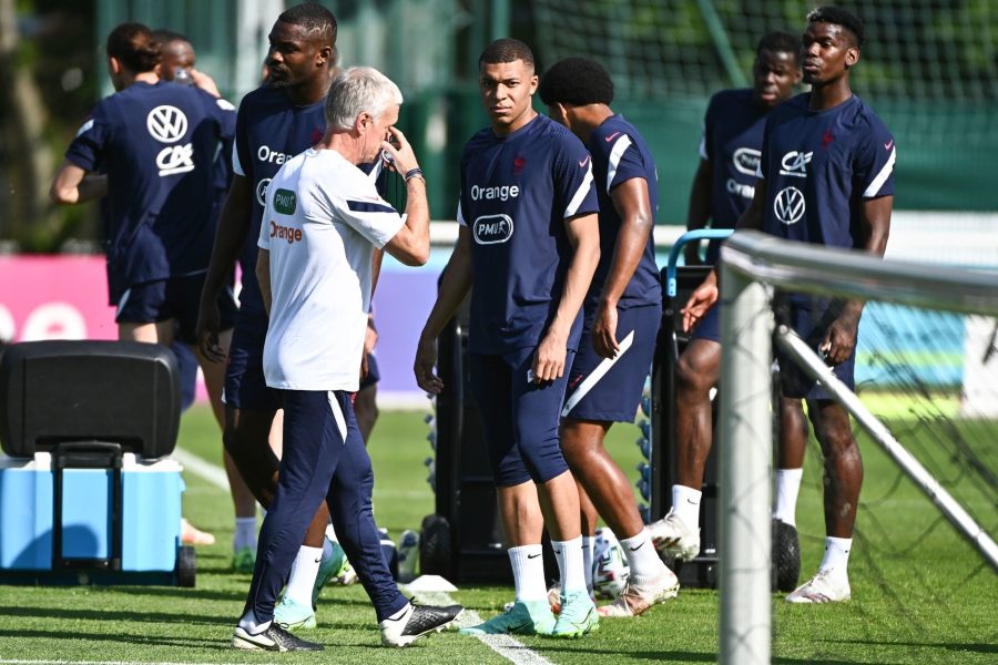 Deschamps désamorce "l'affaire" de la tension entre Mbappé et Giroud