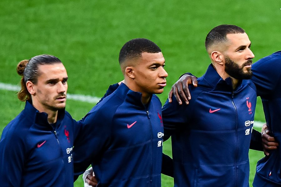 Mbappé est pour le moment «focalisé avec l'Equipe de France», assure Deschamps