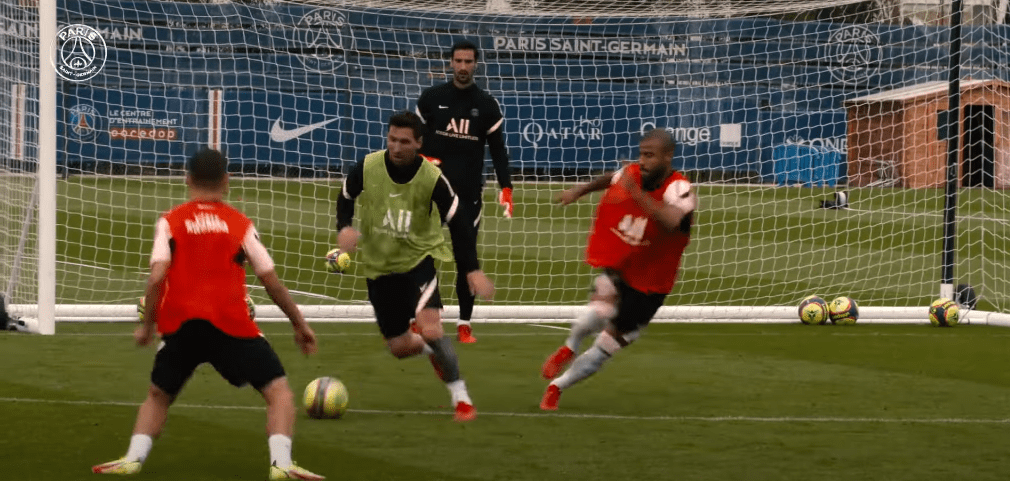 Retrouvez des extraits de l'entraînement du PSG, avec un Messi en forme