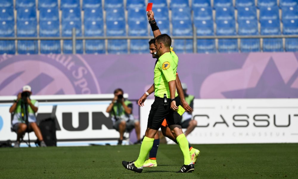 OM/PSG - Bastien arbitre du match, beaucoup de jaunes mais peu de rouges