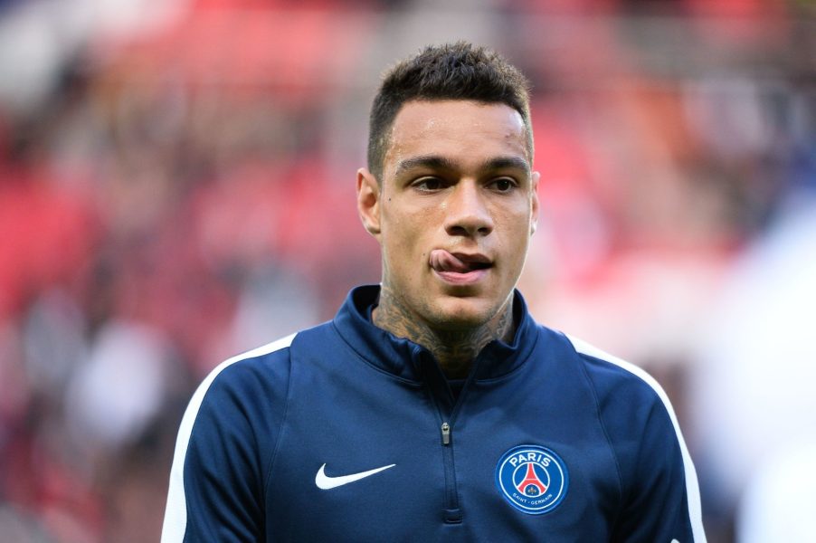 Van der Wiel explique qu'au PSG il en « avait marre du football »