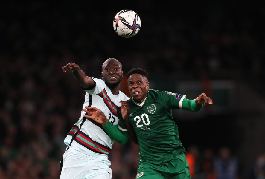 Irlande/Portugal - Danilo en difficulté en défense lors du match nul
