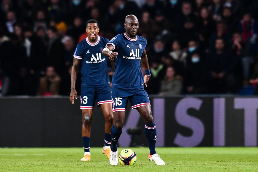 Danilo évoque la vie à Paris, le groupe du PSG, le français et les supporters