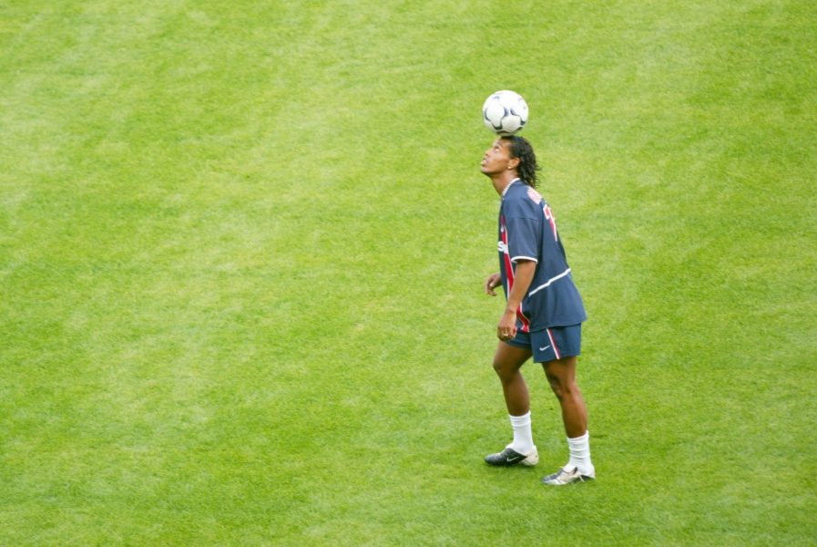 Ronaldinho «le joueur le plus magique que j'ai vu dans l'histoire», assure Ramos