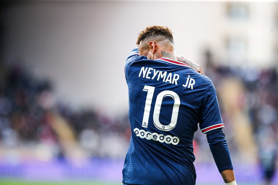 Neymar n'a aucune intention de quitter le PSG, assure Nenê