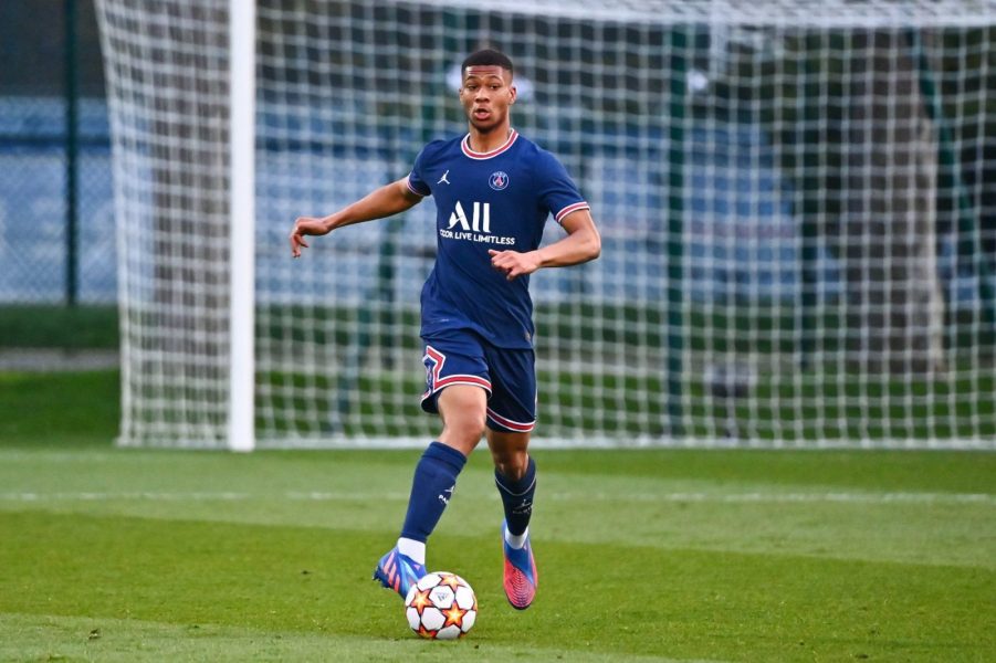 Officiel - Nehemiah Fernandez-Veliz signe son 1er contrat professionnel au PSG !