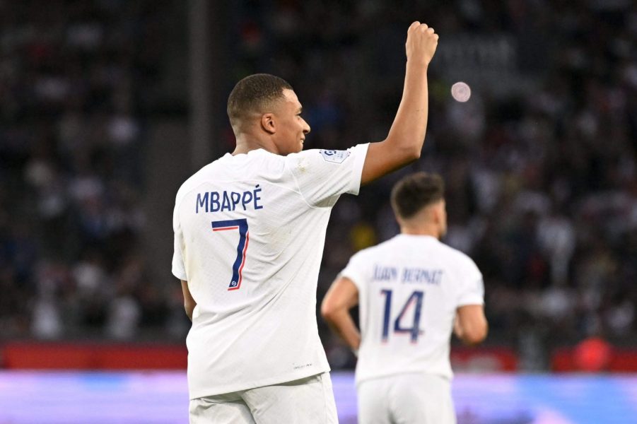 célébration but Mbappé