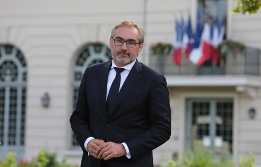 Le maire de Saint-Germain en Laye appelle au calme dans le conflit Paris/PSG
