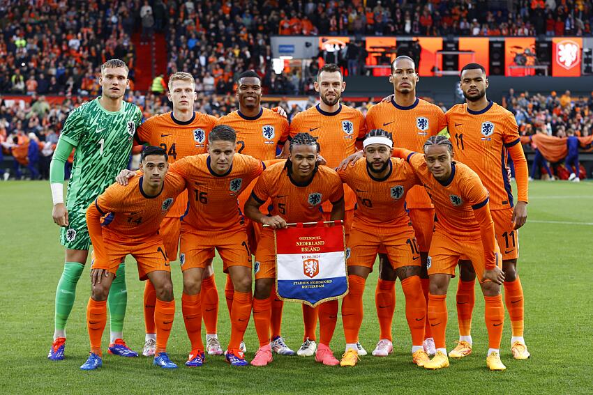 Pays-Bas/Angleterre - Les équipes officielles : Simons titulaire