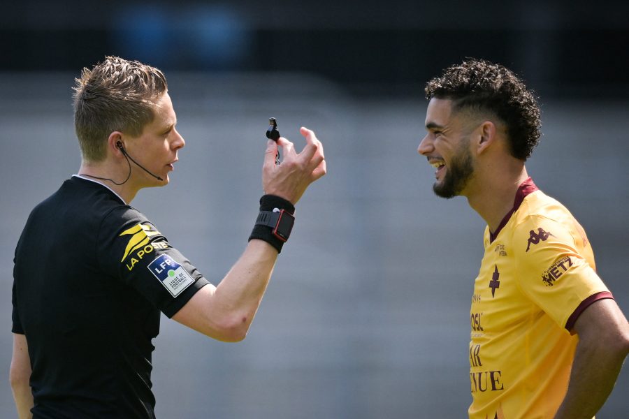 PSG/Montpellier - Bollengier arbitre du match, peu de cartons jaunes et rouges