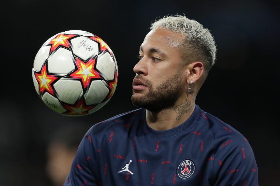 Neymar "est largement supérieur à Ronaldinho", assure un ancien coéquipier