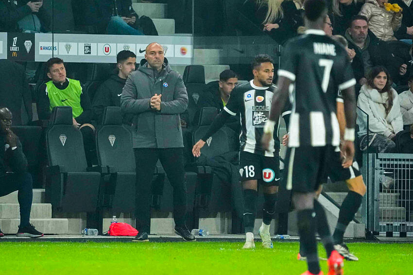 Angers/PSG - Dujeux "Le mérite qu’a eu mon équipe c’est de s’accrocher."