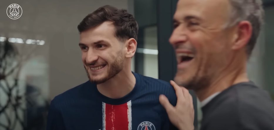 Revivez la 1ere journée de Kvaratskhelia au PSG !