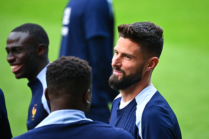 Olivier Giroud applaudit l'arrivée de Kvaratkshelia au PSG