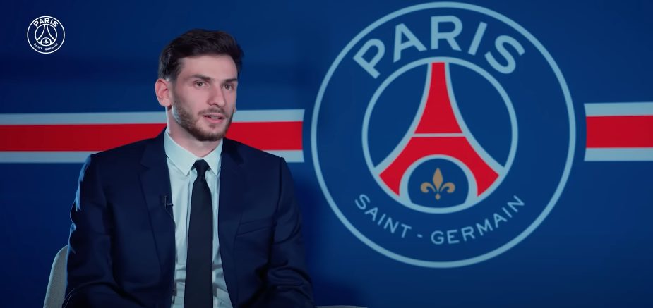 Officiel - Le numéro de Kvaratskhelia au PSG dévoilé